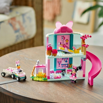 Hotelul pentru animale de companie al lui Minnie 43274 LEGO Disney