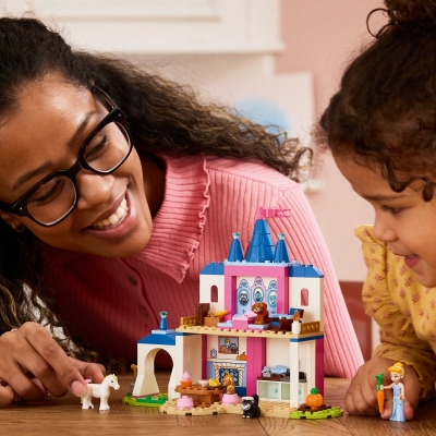 Castelul cu animalute al Cenusaresei 43283 LEGO Disney Princess
