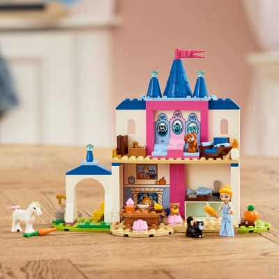 Castelul cu animalute al Cenusaresei 43283 LEGO Disney Princess