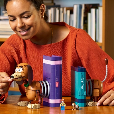 Opritoare de carti Cainele Slinky din Povestea jucariilor 43301 LEGO Disney