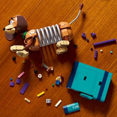 Opritoare de carti Cainele Slinky din Povestea jucariilor 43301 LEGO Disney