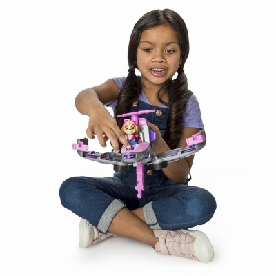 SET DE JOACA VEHICUL TRANSFORMABIL 2 IN 1 SKYE FLIP AND FLY PATRULA CATELUSILOR SPIN MASTER