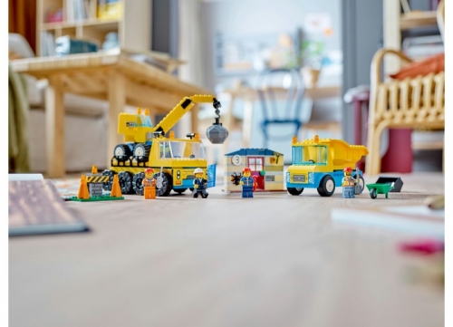 Camioane de constructie si macara cu bila pentru demolari 60391 LEGO City