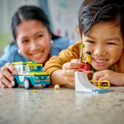 Ambulanta de urgenta si snowboarder 60403 LEGO City