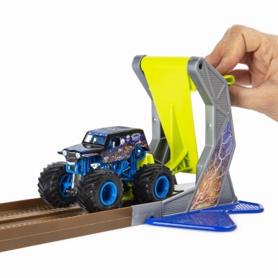Masina de jucarie set cascadorii rampa Campionilor Monster Jam Spin Master