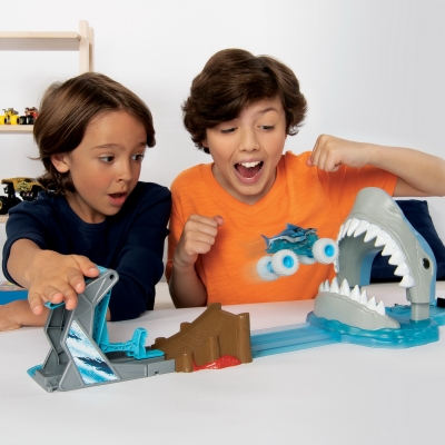 Masina de jucarie set cascadorii Megalodon Mayhem Monster Jam Spin Master