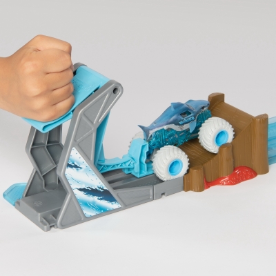 Masina de jucarie set cascadorii Megalodon Mayhem Monster Jam Spin Master