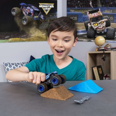 Masina de jucarie macheta Blue Thunder Monster set Camioneta cu Nisip Jam Spin Master