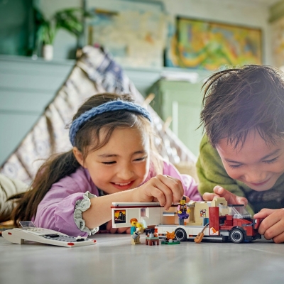 Rulota pentru aventuri de vacanta 60454 LEGO City