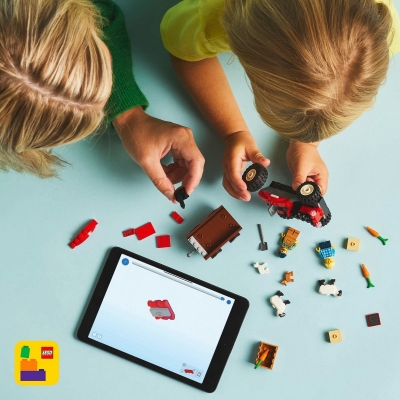 Tractor de ferma rosu cu remorca si oi 60461 LEGO City