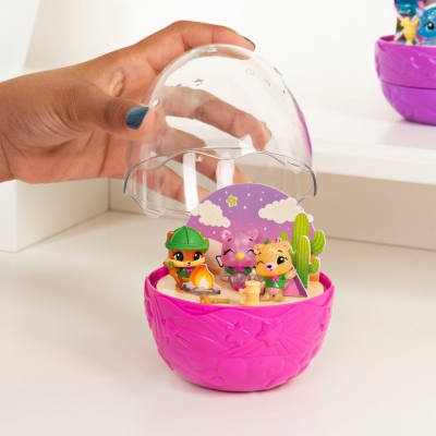 Set ou cu compartimente secrete cu 3 figurine Hatchimals Spin Master