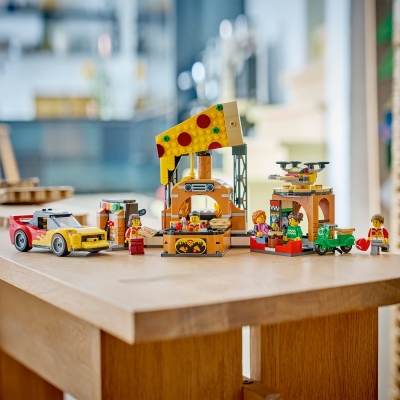 Experienta livrarii de pizza cu vehicule 60496 LEGO City