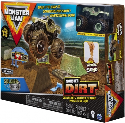 Masina de jucarie macheta Soldier Fortune set cu nisip kinetic si accesorii cu rampa Monster Jam Spin Master