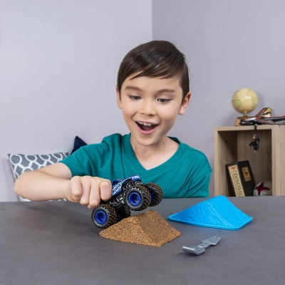 Masina de jucarie macheta Thunder Blue set camioneta cu nisip kinetic Monster Jam Spin Master