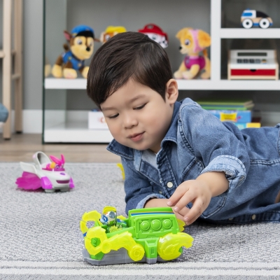 PATRULA CATELUSILOR VEHICUL CU FIGURINA ROCKY SUNETE SI LUMINI SPIN MASTER