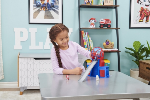 PATRULA CATELUSILOR TURNUL DE CONTROL CU MICRO FIGURINE SPIN MASTER