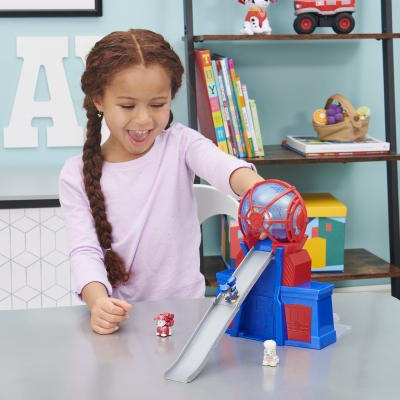 PATRULA CATELUSILOR TURNUL DE CONTROL CU MICRO FIGURINE SPIN MASTER