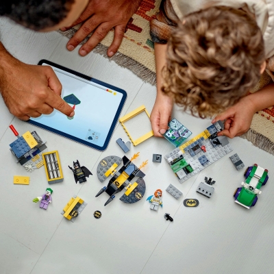 Batcave cu Batman, Batgirl si Joker 76272 LEGO DC Super Heroes