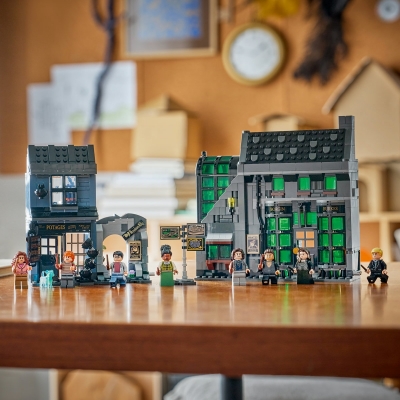 Magazinele de vrajitorii de pe Aleea Nocturna 76471 LEGO Harry Potter