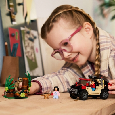 Evadare off-road din calea unui Velociraptor 76972 LEGO Jurassic World