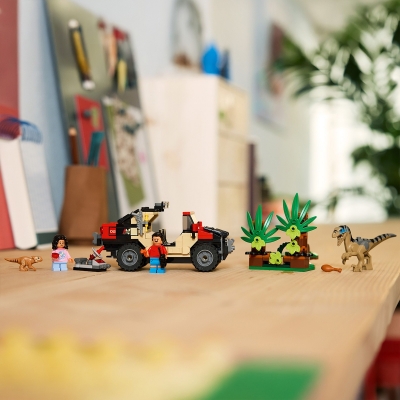 Evadare off-road din calea unui Velociraptor 76972 LEGO Jurassic World