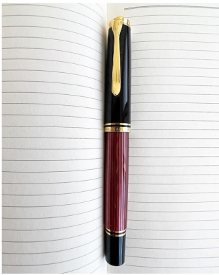 Stilou Souveran M800, penita F aur 18K, accesorii aur, negru-rosu, Pelikan
