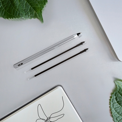 Pix Cristal Re'New, 1.0 mm, albastru, corp din metal, cutie, 1 pix si 2 rezerve Bic 