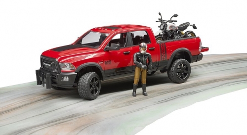 Jucarie Masina de teren RAM 2500 cu motocicleta Scrambler Ducati Desert si sofer Bruder