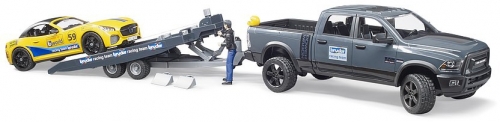 Set de joaca Masina de teren RAM 2500 si masina de curse Roadster Bruder