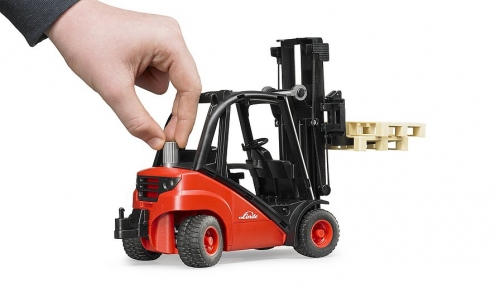 Set de joaca Stivuitor Linde H3OD cu 2 paleti Bruder