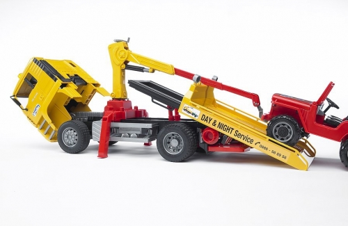 Set de joaca Camion de tractare MAN TGA si vehicul de teren Bruder