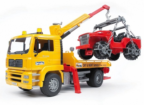 Set de joaca Camion de tractare MAN TGA si vehicul de teren Bruder