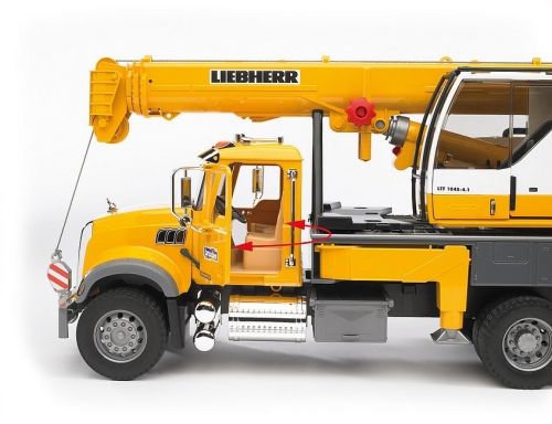 Jucarie Camion Mack Granite Liebherr cu macara Bruder 