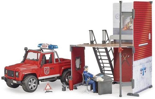Set de joaca Statie de pompieri cu Land Rover Defender si pompier Bruder
