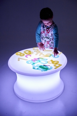 Masa luminoasa pentru activitati educative