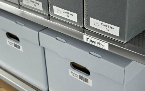 Banda D1 19 mm x 7 m negru-rosu Dymo