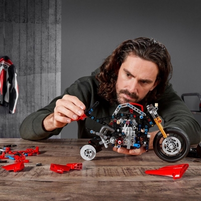 Ducati Panigale V4 R 42107 LEGO Technic