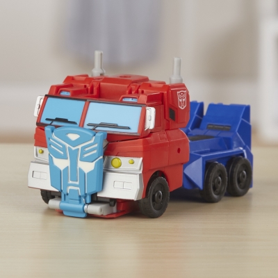 TRANSFORMERS ULTRA OPTIMUS PRIME HASBRO