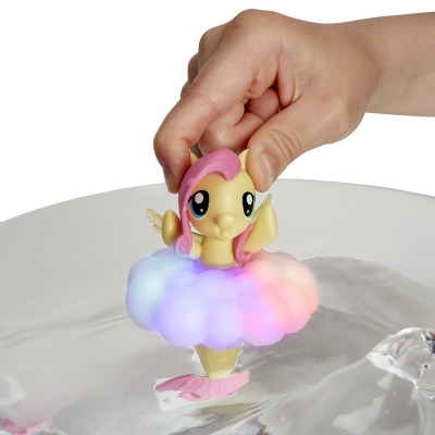 PONEI SIRENA FLUTTERSHY CU LUMINI CURCUBEU HASBRO