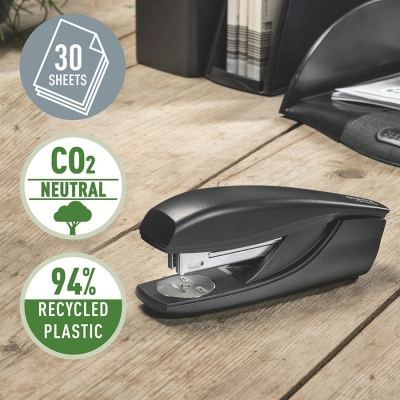 Capsator plastic Recycle NeXXt Series, material reciclat si reciclabil, 30 coli, 200 capse P3 incluse, negru Leitz 