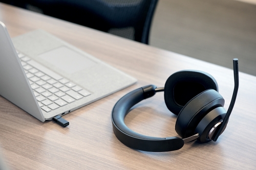 Casti H3000, reglabile, microfon cu anulare sunet inclus, conexiune Bluetooth, negru Kensington