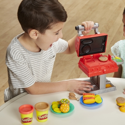 Set gratar cu forme si stampile Play-doh Hasbro