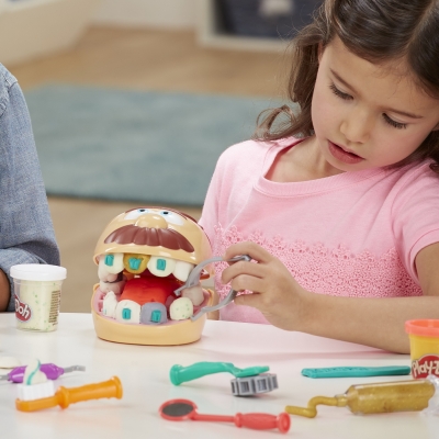 PLAY-DOH SET DENTISTUL CU ACCESORII SI DINTI COLORATI HASBRO