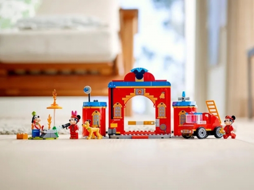 Statia si camionul de pompieri ale lui Mickey si prietenilor sai 10776 LEGO Disney 