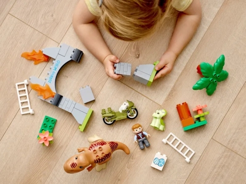 Evadarea dinozaurilor T-Rex si Triceratops 10939 LEGO Duplo 