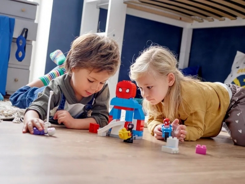 Cartierul general al Omului Paianjen 10940 LEGO Duplo