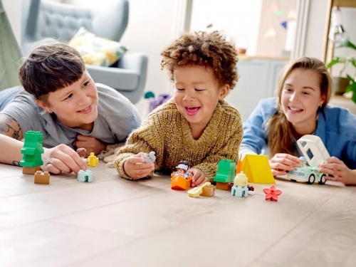 Aventura cu rulota de vacanta a familiei 10946 LEGO Duplo 