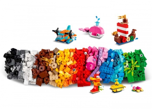 Distractie creativa in Ocean 11018 LEGO Classic 