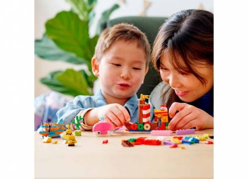 Distractie creativa in Ocean 11018 LEGO Classic 