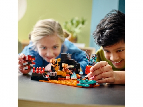 Bastionul din Nether 21185 LEGO Minecraft